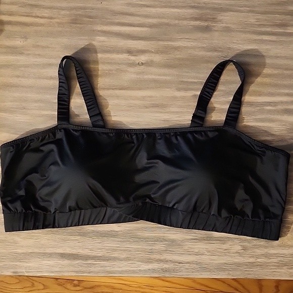 Torrid Curves Black Swimsuit Bikini Top With Removable Elastic Straps Size 6-6X - Picture 1 of 7